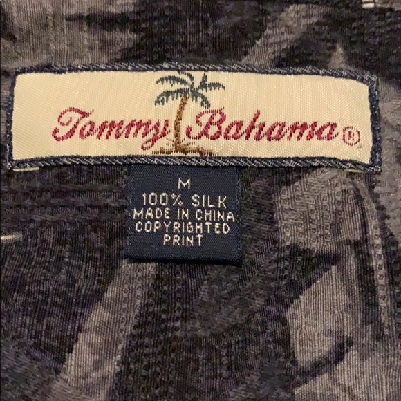 Tommy Bahama Men’s Hawaiian Shirt - Picture 4 of 5